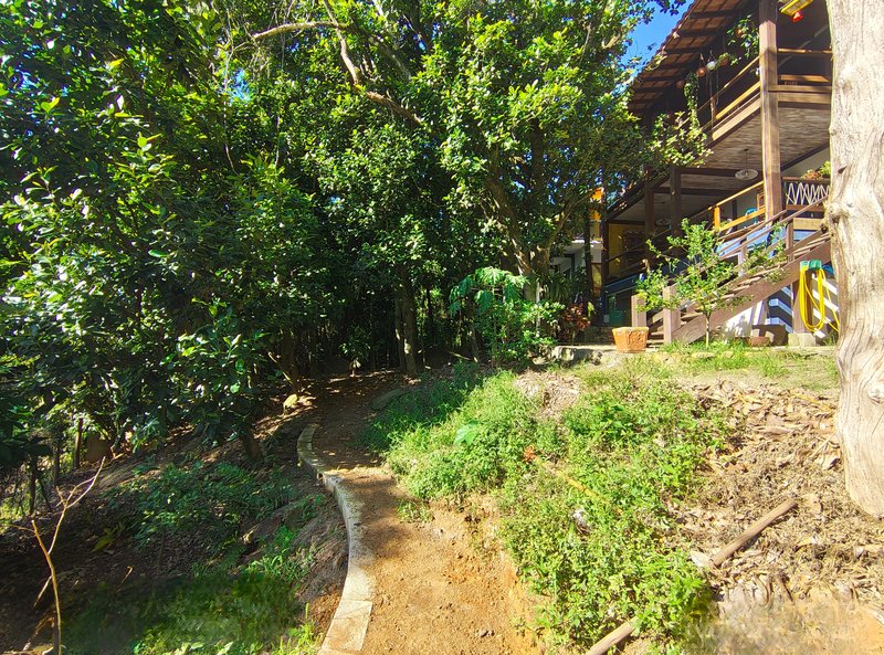 VENDE-SE LINDA CASA 606M2 TERRENO 130M2 CONSTRUIDOS - LINDA - ACEITA FINANCIAMENTO Alameda dos Jacarandás Ilhabela - 