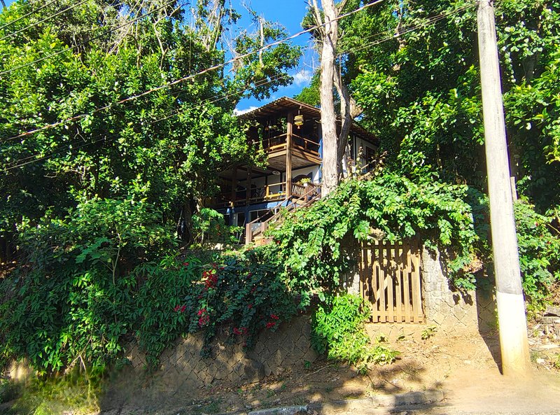 VENDE-SE LINDA CASA 606M2 TERRENO 130M2 CONSTRUIDOS - LINDA - ACEITA FINANCIAMENTO Alameda dos Jacarandás Ilhabela - 