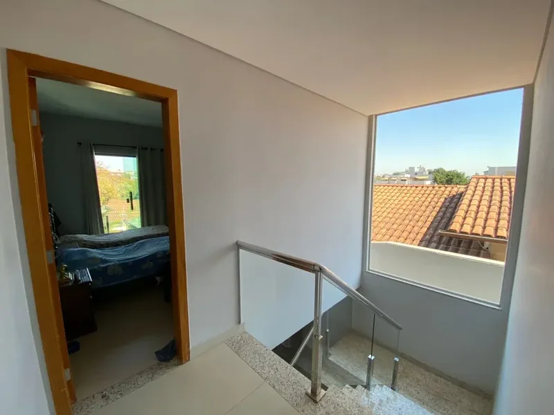 Casa Triplex Geminada de Alto Padrão - 03 qts. - 01 suíte - 04 vagas - R$895K Rua Gerson Morethzon Belo Horizonte - 