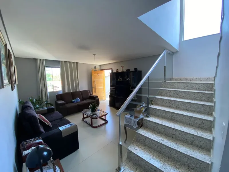 Casa Triplex Geminada de Alto Padrão - 03 qts. - 01 suíte - 04 vagas - R$895K Rua Gerson Morethzon Belo Horizonte - 