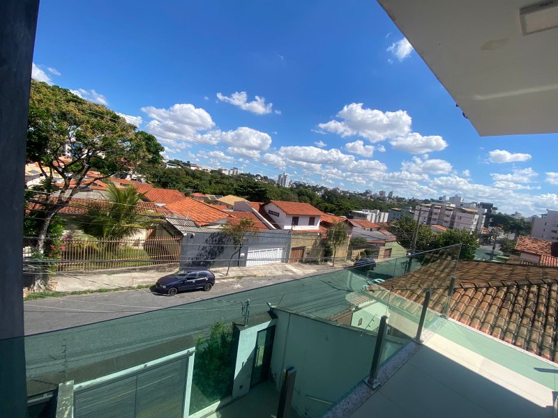 Casa Triplex Geminada de Alto Padrão - 03 qts. - 01 suíte - 04 vagas - R$895K Rua Gerson Morethzon Belo Horizonte - 