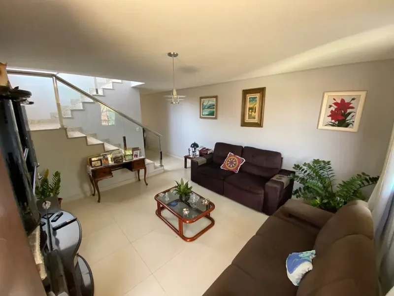 Casa Triplex Geminada de Alto Padrão - 03 qts. - 01 suíte - 04 vagas - R$895K Rua Gerson Morethzon Belo Horizonte - 