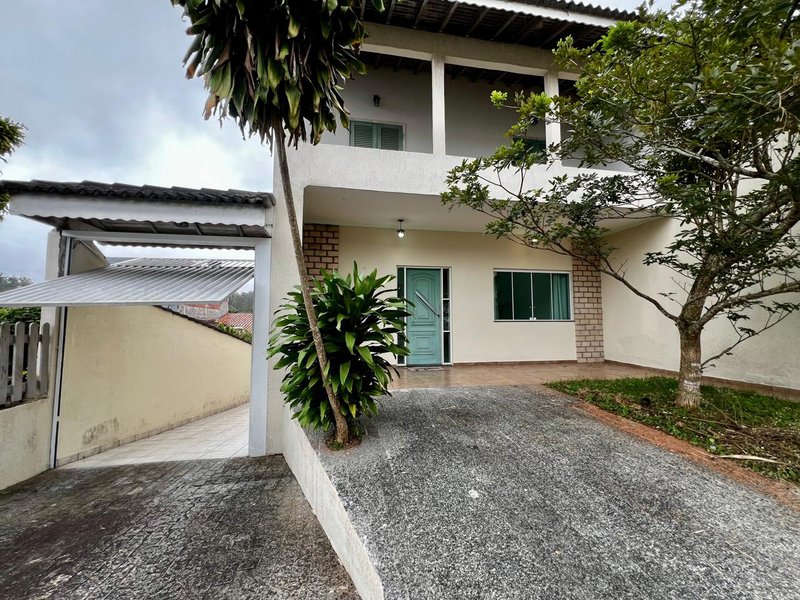 Sobrado Amplo com 3 Dormitórios no Residencial Rubi - Mogi das Cruzes - 