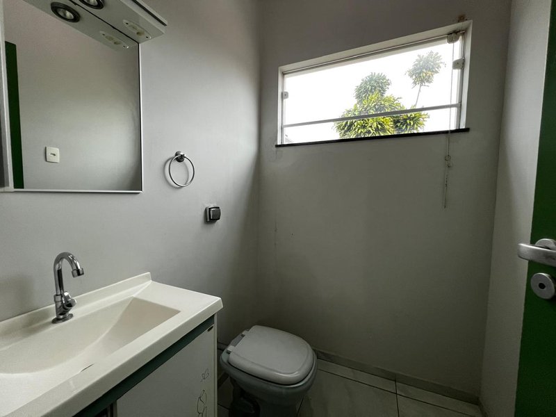 Sobrado Amplo com 3 Dormitórios no Residencial Rubi - Mogi das Cruzes - 