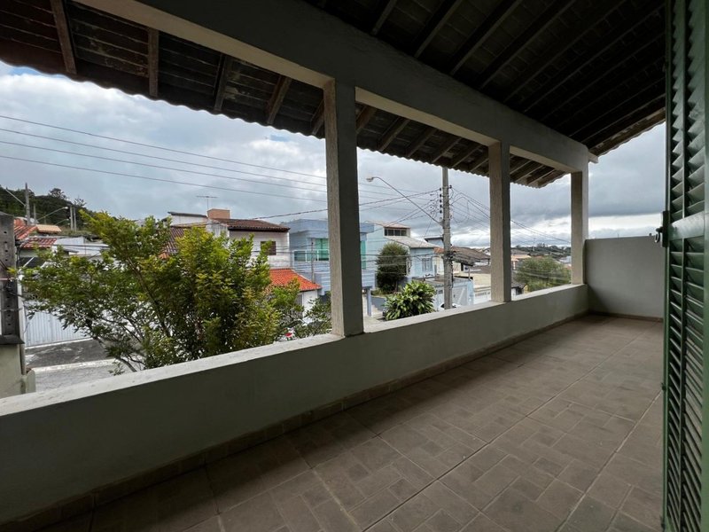 Sobrado Amplo com 3 Dormitórios no Residencial Rubi - Mogi das Cruzes - 