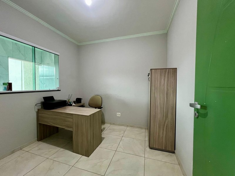 Sobrado Amplo com 3 Dormitórios no Residencial Rubi - Mogi das Cruzes - 