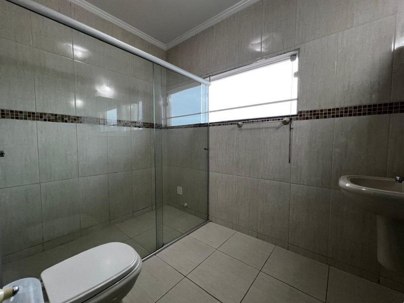 Sobrado Amplo com 3 Dormitórios no Residencial Rubi - Mogi das Cruzes - 