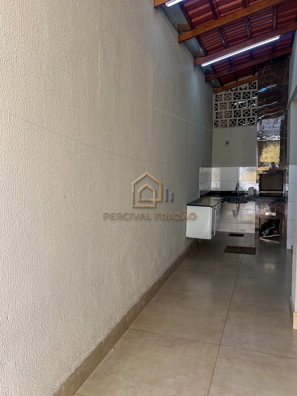 SOBRADO 183m2 DE 4 QUARTOS E 1 SUITE, CHURRASQUEIRA A CARVAO - JARDIM PRESIDENTE Rua Presidente Vargas Goiânia - 