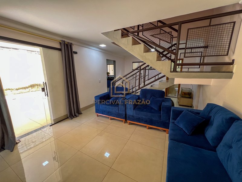 SOBRADO 183m2 DE 4 QUARTOS E 1 SUITE, CHURRASQUEIRA A CARVAO - JARDIM PRESIDENTE Rua Presidente Vargas Goiânia - 