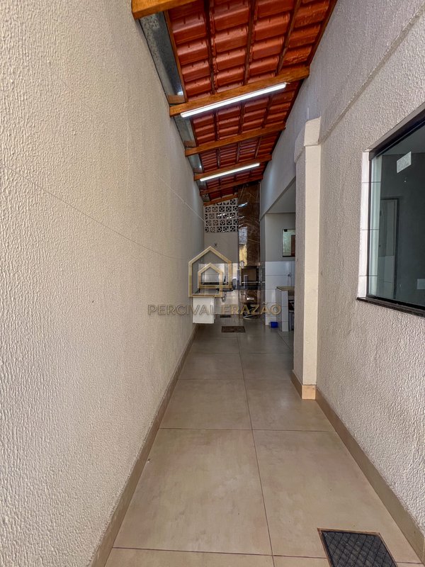 SOBRADO 183m2 DE 4 QUARTOS E 1 SUITE, CHURRASQUEIRA A CARVAO - JARDIM PRESIDENTE Rua Presidente Vargas Goiânia - 