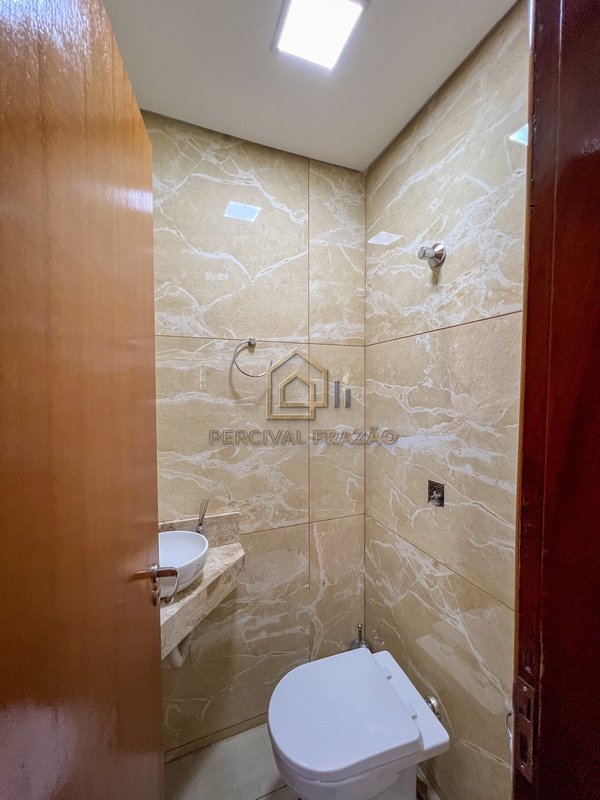 SOBRADO 183m2 DE 4 QUARTOS E 1 SUITE, CHURRASQUEIRA A CARVAO - JARDIM PRESIDENTE Rua Presidente Vargas Goiânia - 