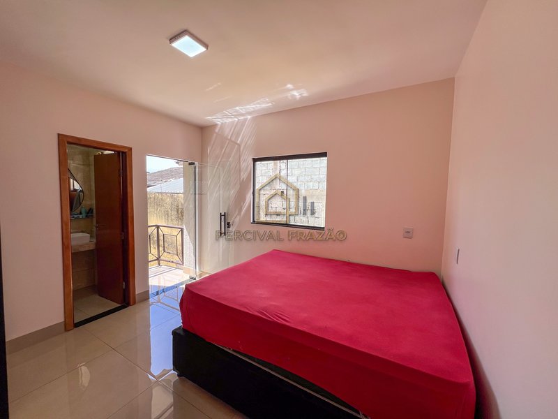 SOBRADO 183m2 DE 4 QUARTOS E 1 SUITE, CHURRASQUEIRA A CARVAO - JARDIM PRESIDENTE Rua Presidente Vargas Goiânia - 