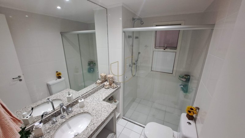 Apartamento com 3 dormitórios no Residencial Premiere - São José dos Campos - 