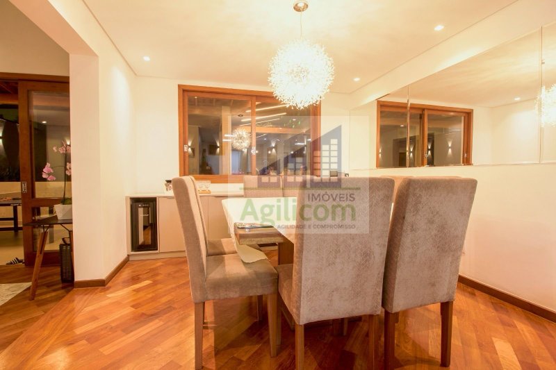 CASA ALTO PADRÃO À VENDA EM HORTO DO YPÊ COM  3 DORMITÓRIOS E 4 VAGAS Rua Edmundo Amaral Valente São Paulo - 