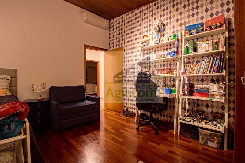 CASA ALTO PADRÃO À VENDA EM HORTO DO YPÊ COM  3 DORMITÓRIOS E 4 VAGAS Rua Edmundo Amaral Valente São Paulo - 