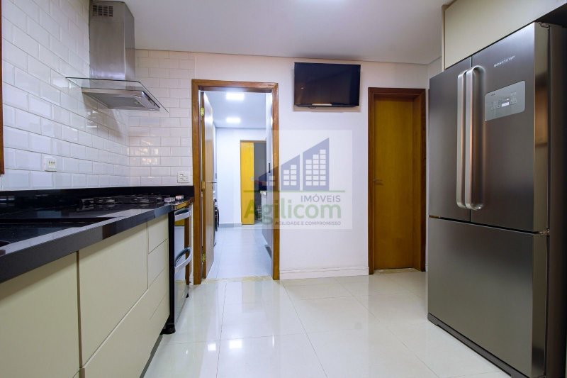 CASA ALTO PADRÃO À VENDA EM HORTO DO YPÊ COM  3 DORMITÓRIOS E 4 VAGAS Rua Edmundo Amaral Valente São Paulo - 