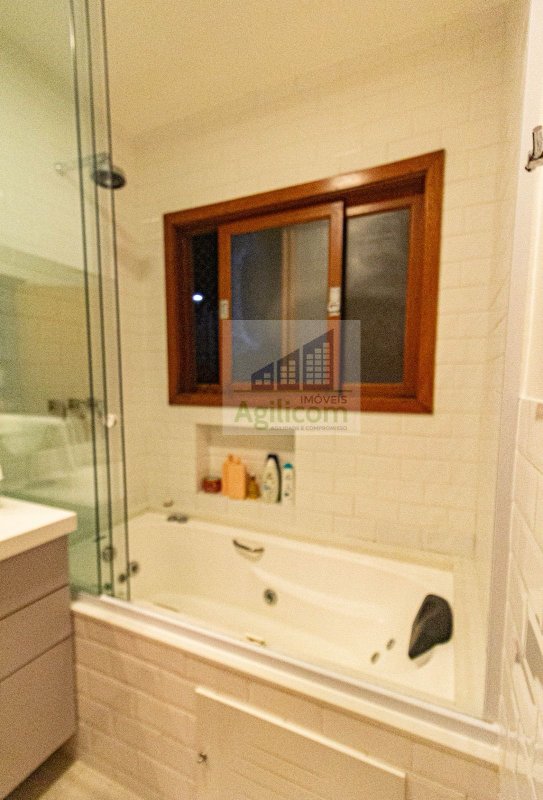 CASA ALTO PADRÃO À VENDA EM HORTO DO YPÊ COM  3 DORMITÓRIOS E 4 VAGAS Rua Edmundo Amaral Valente São Paulo - 