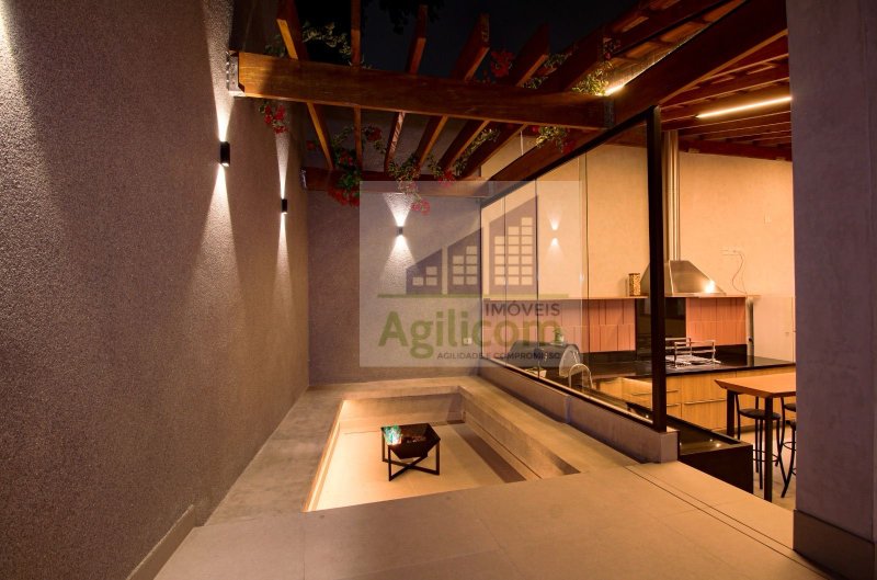 CASA ALTO PADRÃO À VENDA EM HORTO DO YPÊ COM  3 DORMITÓRIOS E 4 VAGAS Rua Edmundo Amaral Valente São Paulo - 