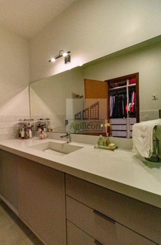 CASA ALTO PADRÃO À VENDA EM HORTO DO YPÊ COM  3 DORMITÓRIOS E 4 VAGAS Rua Edmundo Amaral Valente São Paulo - 