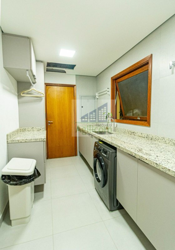 CASA ALTO PADRÃO À VENDA EM HORTO DO YPÊ COM  3 DORMITÓRIOS E 4 VAGAS Rua Edmundo Amaral Valente São Paulo - 