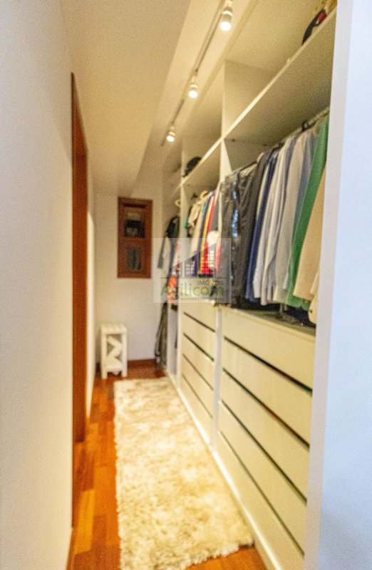 CASA ALTO PADRÃO À VENDA EM HORTO DO YPÊ COM  3 DORMITÓRIOS E 4 VAGAS Rua Edmundo Amaral Valente São Paulo - 
