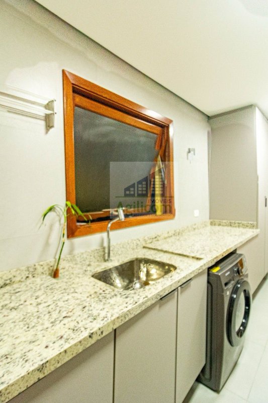 CASA ALTO PADRÃO À VENDA EM HORTO DO YPÊ COM  3 DORMITÓRIOS E 4 VAGAS Rua Edmundo Amaral Valente São Paulo - 