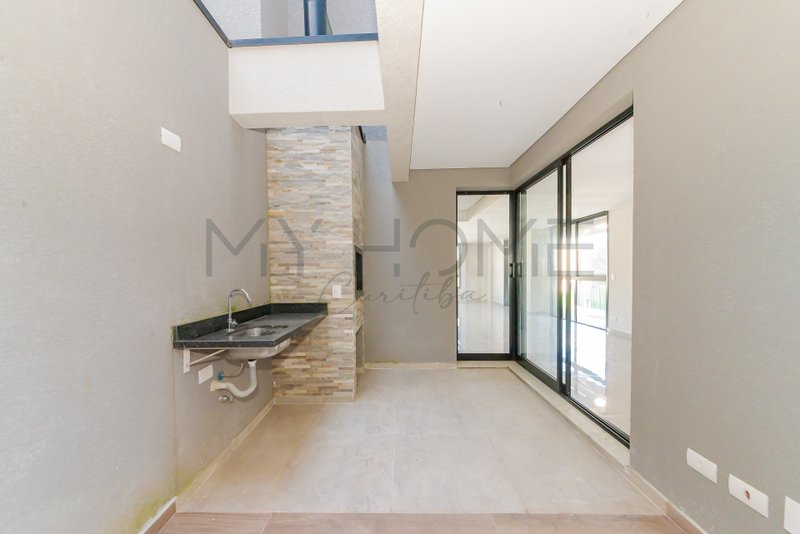 CASA À VENDA NO SANTA CÂNDIDA - PRONTA PRA MORAR - 3 QUARTOS - 3 VAGAS Rua Irma Schreiner Maran Curitiba - 