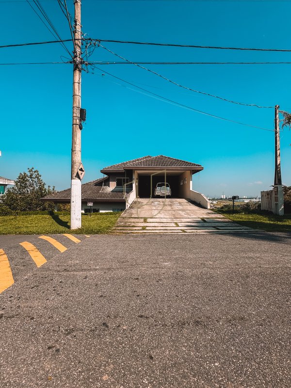Casa com 3 Suítes no Condomínio Mirante do Vale Estrada Rio Comprido Jacareí - 
