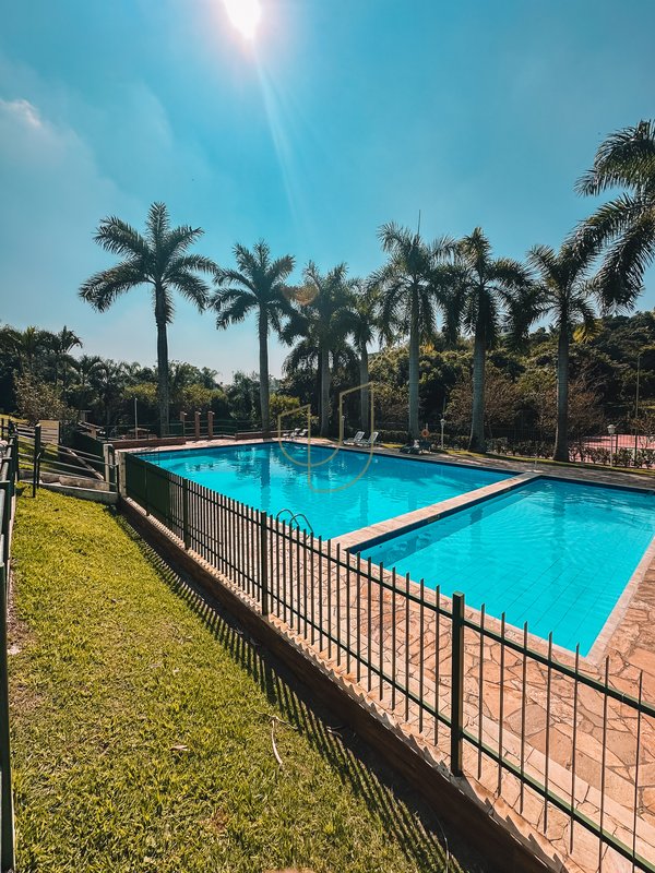 Casa com 3 Suítes no Condomínio Mirante do Vale Estrada Rio Comprido Jacareí - 