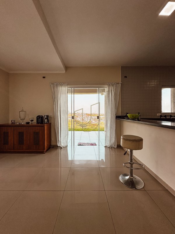 Casa com 3 Suítes no Condomínio Mirante do Vale Estrada Rio Comprido Jacareí - 