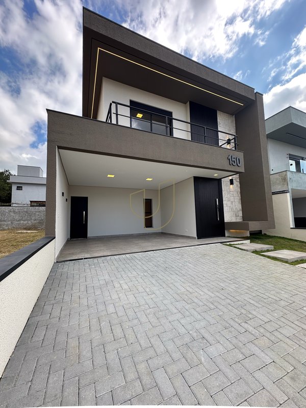 Sobrado com 3 Dormitórios no Residencial Fogaça - Jacareí - 