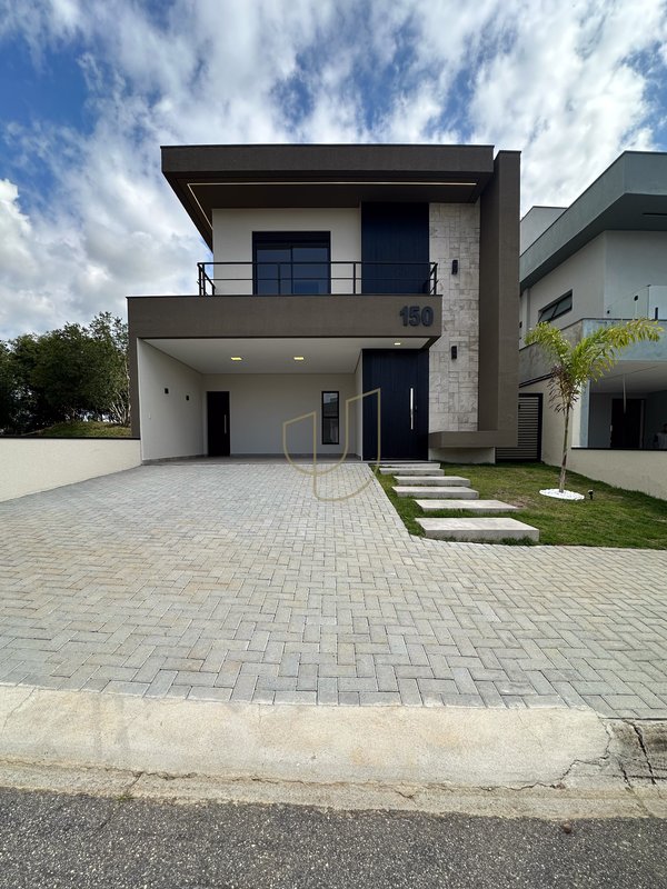 Sobrado com 3 Dormitórios no Residencial Fogaça - Jacareí - 