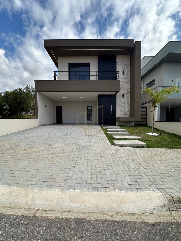 Sobrado com 3 Dormitórios no Residencial Fogaça Rod. General Euryale de Jesus Zerbine, 59 Jacareí - 