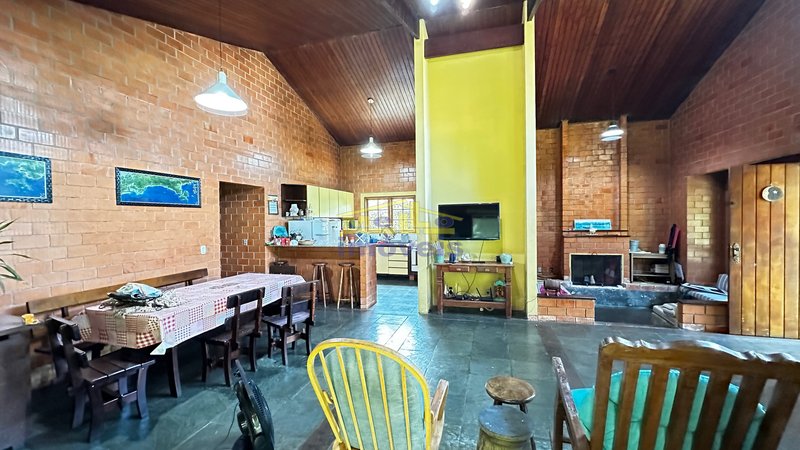 Casa central em uma travessa da avenida principal em Boiçucanga FRANCISCO LEDO São Sebastião - 