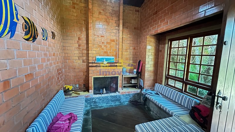 Casa central em uma travessa da avenida principal em Boiçucanga FRANCISCO LEDO São Sebastião - 