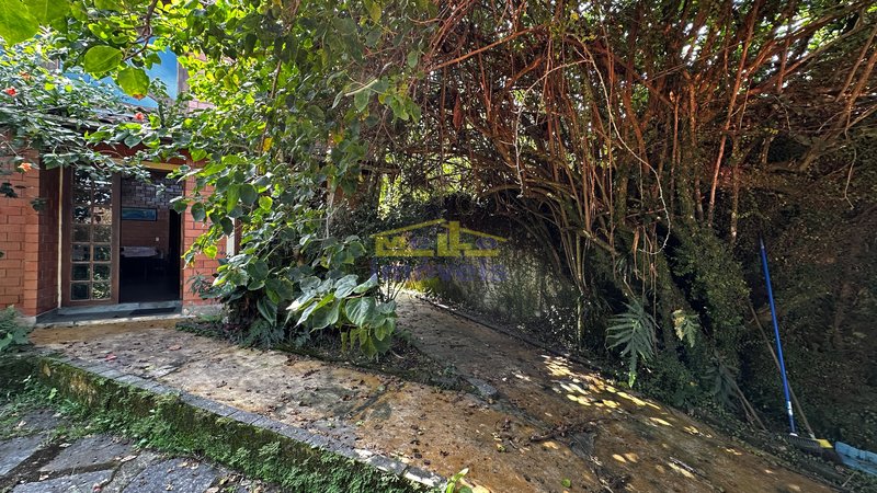 Casa central em uma travessa da avenida principal em Boiçucanga FRANCISCO LEDO São Sebastião - 