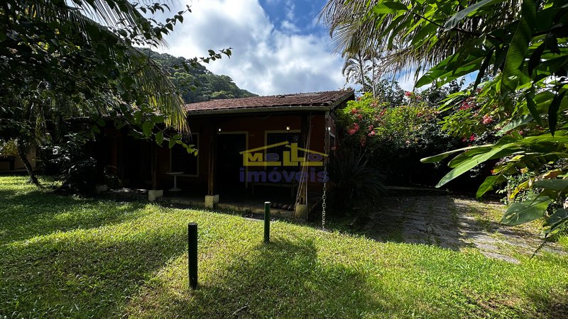 Casa central em uma travessa da avenida principal em Boiçucanga FRANCISCO LEDO São Sebastião - 