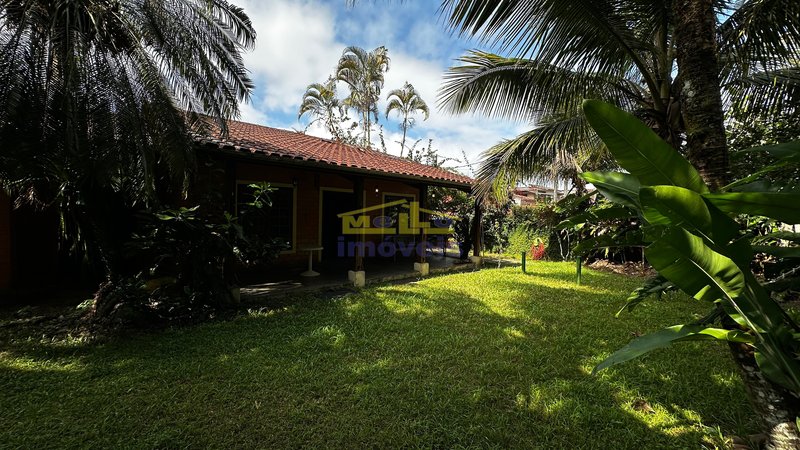Casa central em uma travessa da avenida principal em Boiçucanga FRANCISCO LEDO São Sebastião - 