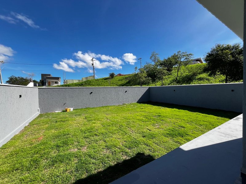 Casa com 3 Quartos, sendo 2 suítes, em condomínio à venda, 170 m² por R$ 940.000 Rodovia Oldemar Guedes de Figueiredo Maricá - 