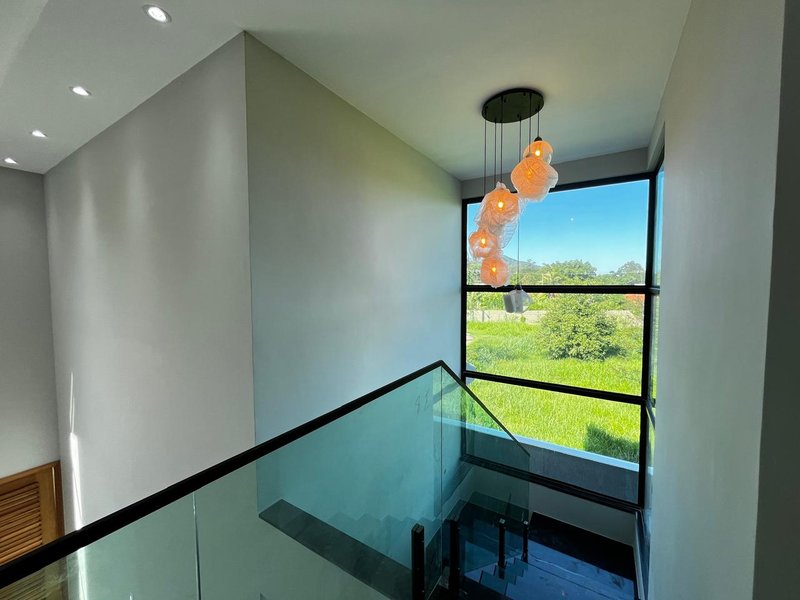 Casa com 3 Quartos, sendo 2 suítes, em condomínio à venda, 170 m² por R$ 940.000 Rodovia Oldemar Guedes de Figueiredo Maricá - 