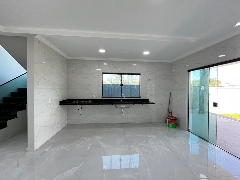 Casa com 3 Quartos, sendo 2 suítes, em condomínio à venda, 170 m² por R$ 940.000 Rodovia Oldemar Guedes de Figueiredo Maricá - 