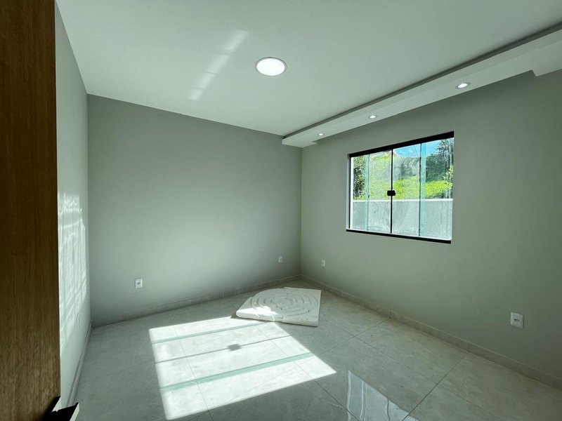 Casa com 3 Quartos, sendo 2 suítes, em condomínio à venda, 170 m² por R$ 940.000 Rodovia Oldemar Guedes de Figueiredo Maricá - 