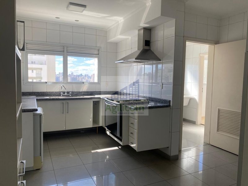 APARTAMENTO PARA LOCAÇÃO EM CAMPO BELO COM 3 DORMITÓRIOS E 2 VAGAS DE GARAGEM Rua Antônio de Macedo Soares São Paulo - 