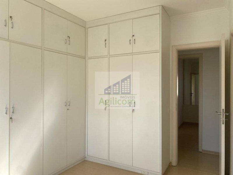 APARTAMENTO PARA LOCAÇÃO EM CAMPO BELO COM 3 DORMITÓRIOS E 2 VAGAS DE GARAGEM Rua Antônio de Macedo Soares São Paulo - 