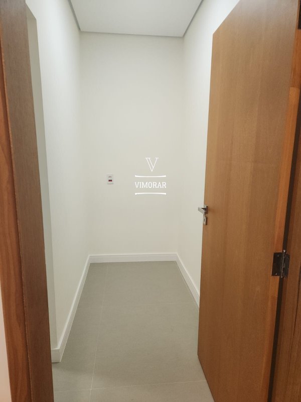 Casa em condomínio 3 suítes + 4 vagas de garagem - Bragança Paulista - 