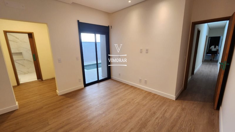 Casa em condomínio 3 suítes + 4 vagas de garagem - Bragança Paulista - 
