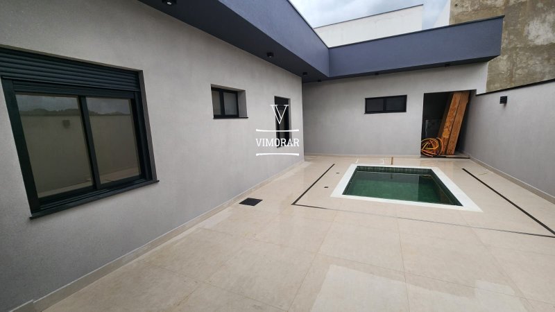 Casa em condomínio 3 suítes + 4 vagas de garagem - Bragança Paulista - 