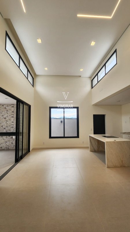 Casa em condomínio 3 suítes + 4 vagas de garagem - Bragança Paulista - 