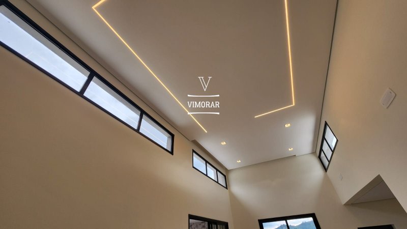 Casa em condomínio 3 suítes + 4 vagas de garagem - Bragança Paulista - 