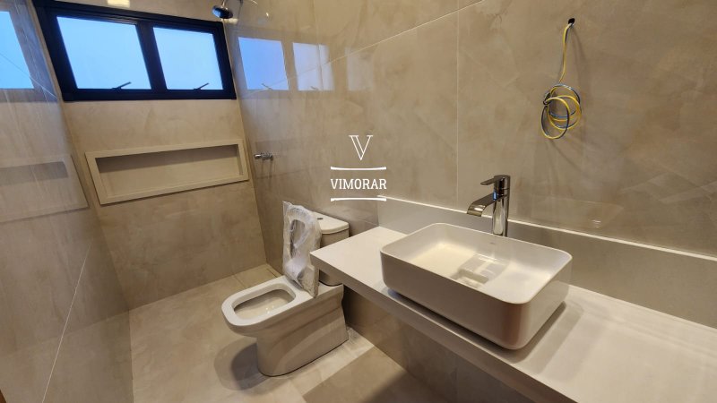 Casa em condomínio 3 suítes + 4 vagas de garagem - Bragança Paulista - 